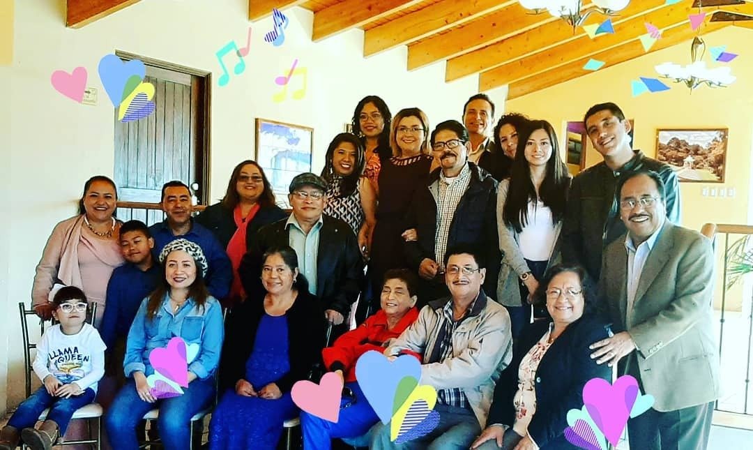  Pie de foto: Rocío cuenta con el apoyo de su familia, guías espirituales, compañeras y compañeros de trabajo.  Foto: cortesía Rocío Salazar. 